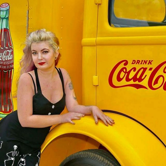 Meet your Posher, Ariana - Picture 2 of 8